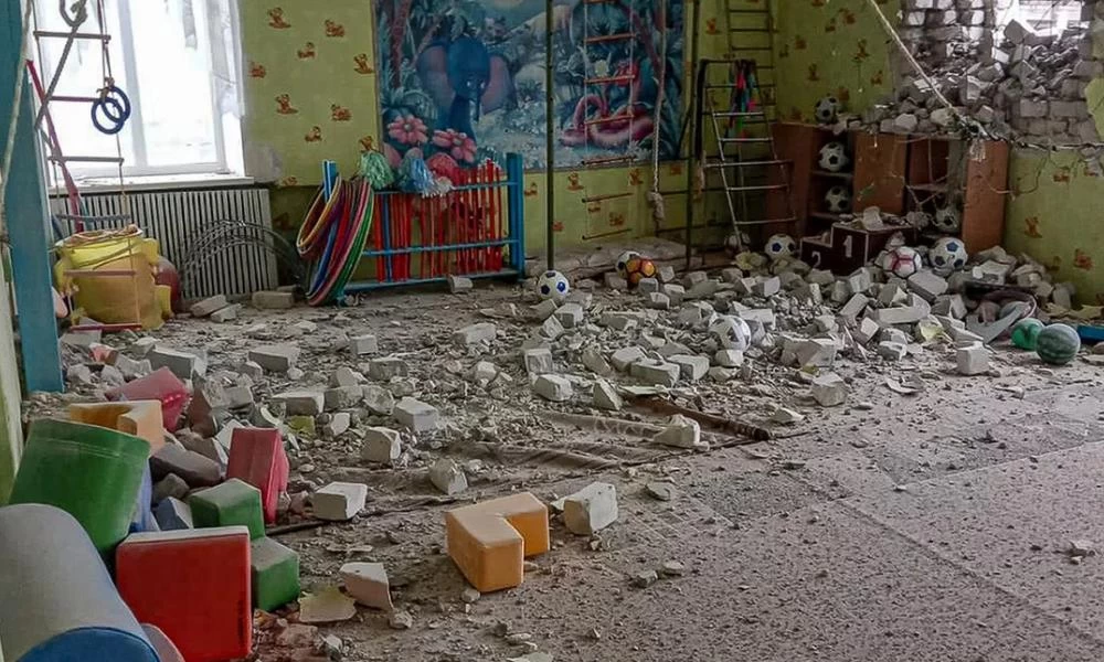ΕΕ: Kαταδικαστέος ο βομβαρδισμός νηπιαγωγείου στην Ουκρανία